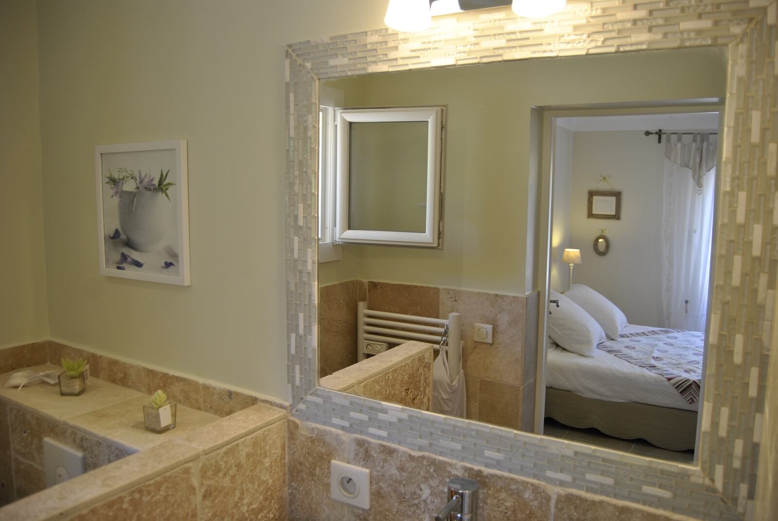 salle de bain de la chambre d'hote dans le Var nommée Fleur de Coton à Forcalqueiret