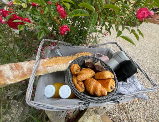 panier-petit-dejeuner-chambre-hotes-provence