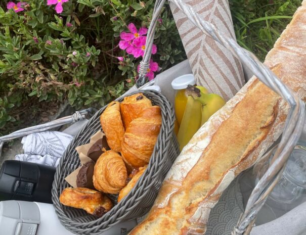 panier gourmand pour le petit déjeuner dans nos chambres d'hôtes dans le Var